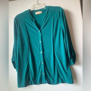 Diana Belle Top. Women. Green. Large. Front buttons. 3/4th sleeves. Like New